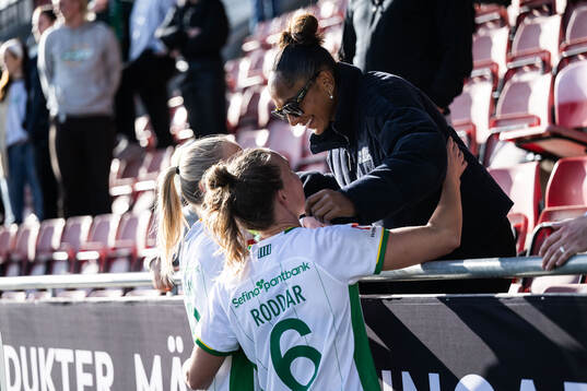 Hammarbys Alice Carlsson och Julia Roddar jublar med