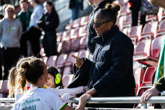 Hammarbys Alice Carlsson och Julia Roddar jublar med