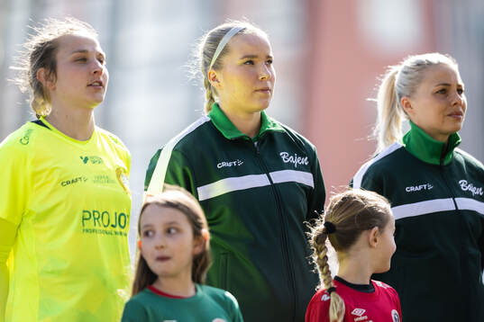 Hammarbys målvakt Anna Tamminen, Eva Nyström och Lotta
