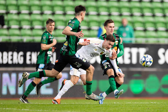 Östersunds Jamie Ryan Hopcutt och Varbergs Anton Kurochkin