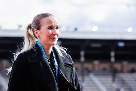 Viaplays kommentator Rebecca Rulander