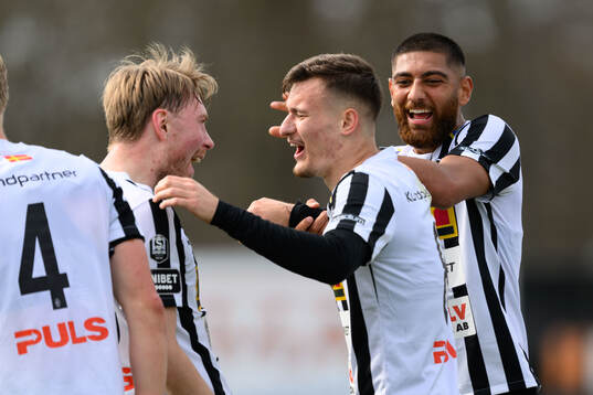 Landskronas Robin Dzabic och Rassa Rahmani jublar