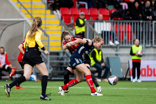 Brommapojkarnas Ida Bengtsson och Linköpings Noor Hoelsbrekken Eckhoff