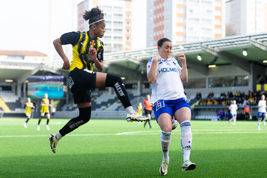 Häckens Felicia Schröder och IFK Norrköpings Maja Regnås Valcic