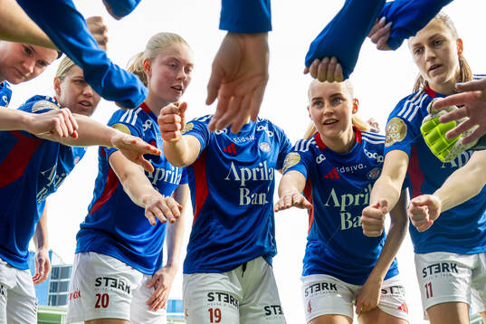 Tuva Lotte Leschbrandt Espås, Iselin Sandnes Olsen and