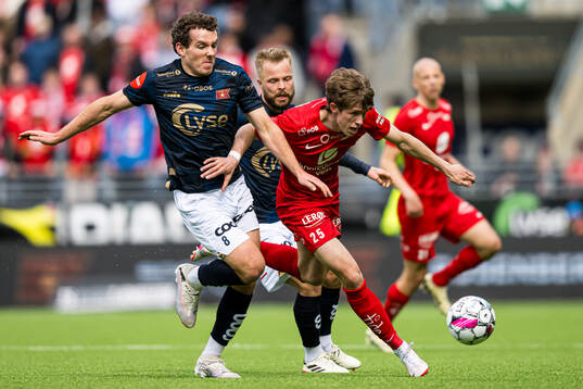 Joe Zen Robert Bell of Viking and Niklas Jensen Wassberg of Brann