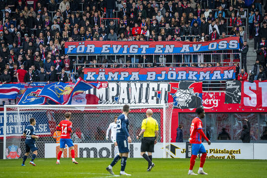 Jesper Björkman hyllas med en banderoll