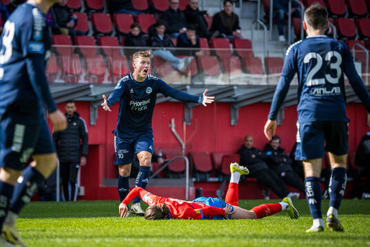 Helsingborgs Ervin Gigovic och Utsiktens Albin Skoglund