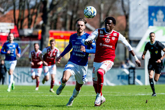 Trelleborgs Felix Hörberg och Sandvikens IFs Calvin Kabuye