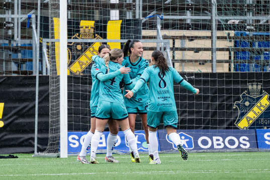 Kristianstads Tabitha Michelle Tindell jublar med