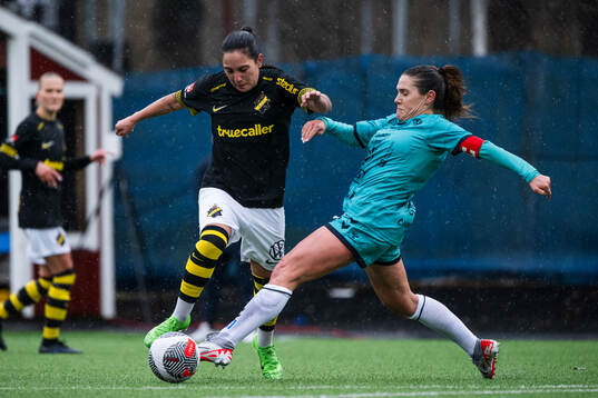 AIKs Michelle Rojas Flores och Kristianstads Carly