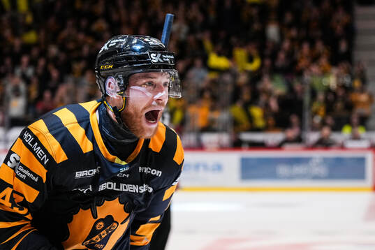 Skellefteås Filip Sandberg jublar