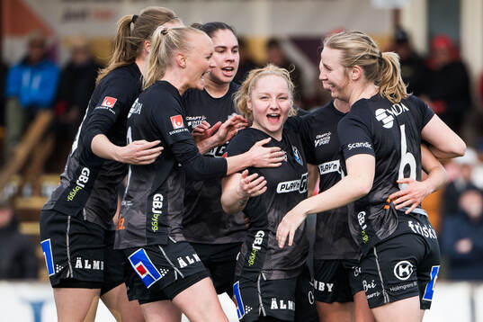 Växjö DFFs Sophia Redenstrand, Larkin Russel och