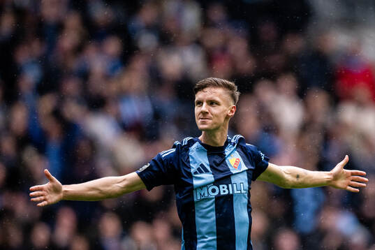 Djurgårdens Samuel Leach Holm jublar efter 1-0
