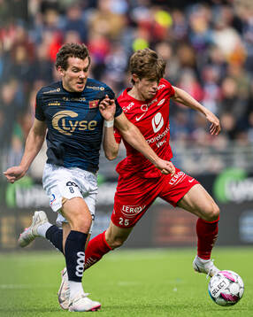Joe Zen Robert Bell of Viking and Niklas Jensen Wassberg of Brann