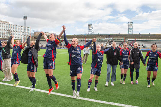FC Rosengårds spelare jublar