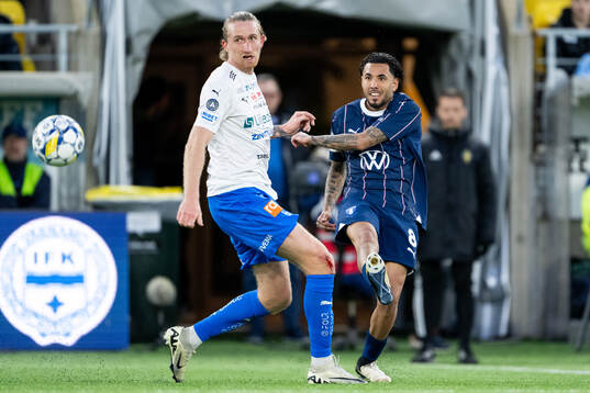 Värnamos Hampus Näsström och Malmö FFs Sergio Pena