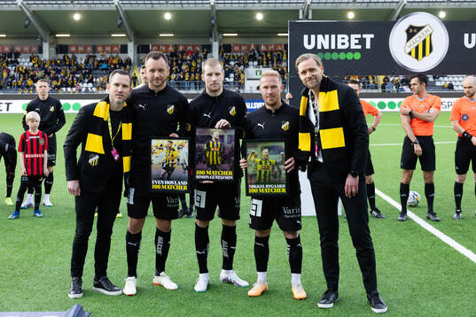 Häckens Even Hovland, Simon Gustafson och Mikkel Rygaard Jensen uppvaktas