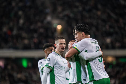 Hammarbys Jusef Erabi jublar med lagkamraterna efter 3-0