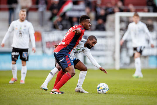 Östers Manasse Kusu och Örebros Mohammed Khalid Saeid