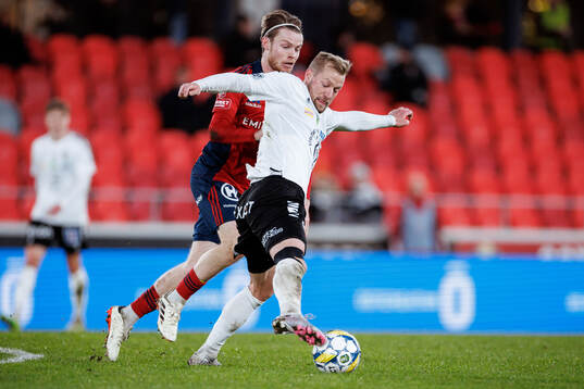 Östers Daniel Ljung och Örebros Sebastian Crona