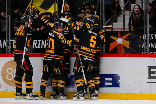 Skellefteås Linus Lindström jublar