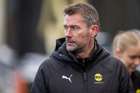 André Bergdølmo, head coach of LSK Kvinner, ahead of the Toppserien football match between Lyn and LSK Kvinner on April 19, 2024 in Oslo.