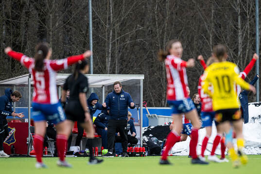 Joakim Dragsten, head coach of Lyn, celebrates at the final whistle