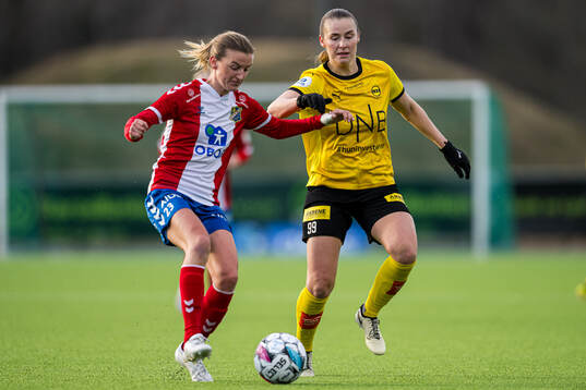 Kristin Holmen of Lyn and Tonje Erikstein LSK Kvinner