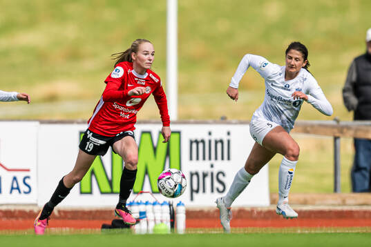 Linnea Sælen of Arna-Bjørnar and Silje Bjørneboe of Stabæk