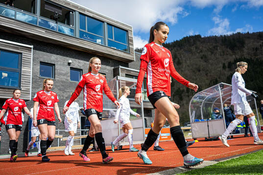 Linnea Sælen and Samra Muhic of Arna-Bjørnar ahead of the Toppserien football match between Arna-Bjørnar and Stabæk on April 20, 2024 in Bergen.