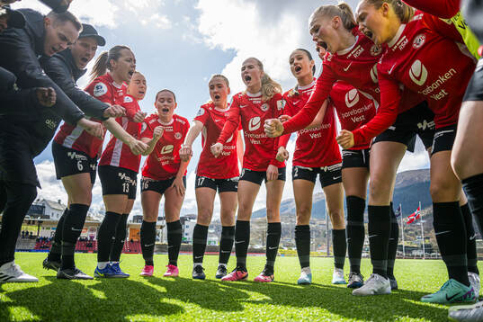 Stine Hovland, Marie Hella Andresen, Malin Book Dalsgård, Emma Sivertsen, Linnea Sælen, Samra Muhic and Stine Hovland of Arna-Bjørnar ahead of the Toppserien football match between Arna-Bjørnar and Stabæk on April 20, 2024 in Bergen.