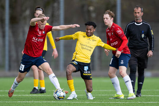 Örgrytes Oskar Lundin och Elfsborgs Mahamed Cabdala Saalim och Örgrytes Calle Wiman