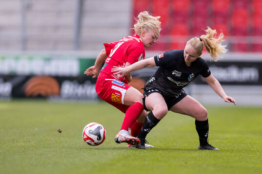 KIF Örebros Molly Johansson och Växjö DFFs Sophia