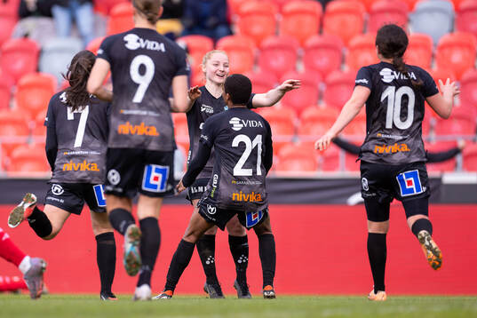 Växjö DFFs Sophia Redenstrand och Eva Dessislava Dupuy