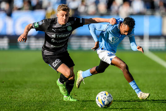 Västerås Simon Gefvert och Malmö FFs Taha Ali