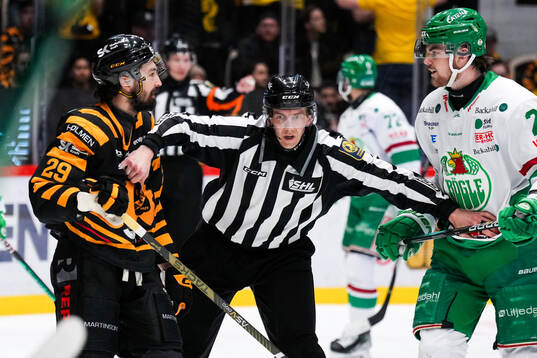 Skellefteås Dylan Sikura och Rögles Lian Bichsel