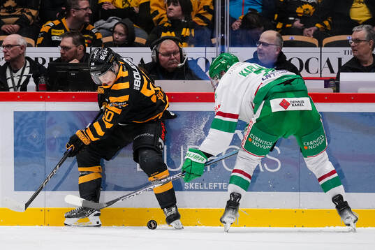 Skellefteås Oskar Vuollet och Rögles Michael Kapla