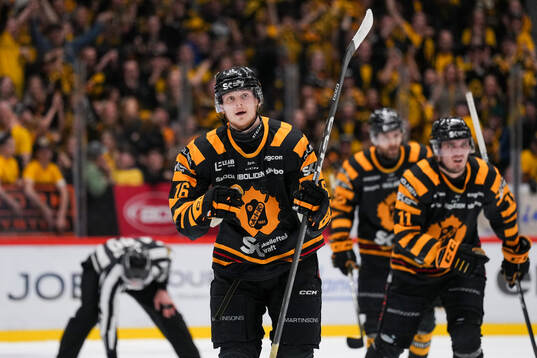 Skellefteås Linus Lindström jublar