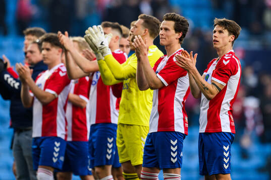 Andreas Hellum, Henrik Kristiansen and players of Lyn after the OBOS-ligaen football match between Lyn and Vålerenga on April 20, 2024 in Oslo. 
