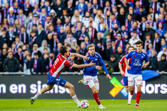 Daniel Schneider of Lyn and Daniel Håkans of Vålerenga