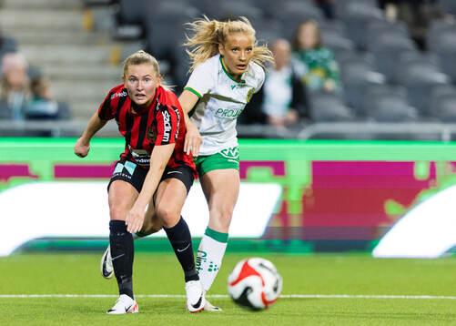 Brommapojkarnas Ellen Toivio och Hammarbys Smilla Holmberg