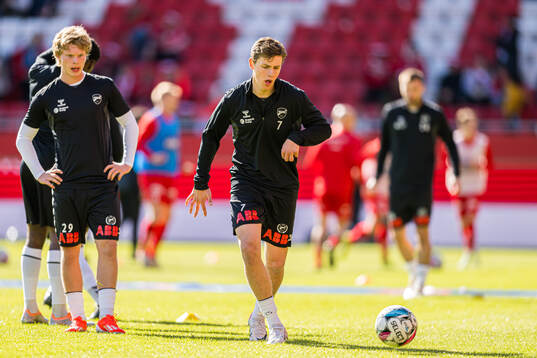 Filip Rønningen Jørgensen of Odd warms up ahead of the Eliteserien match between Brann and Odd on April 21, 2024 in Bergen. 