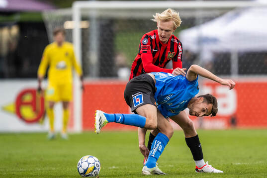 Brommapojkarnas Alfons Lohake och Halmstads Rasmus Wiedesheim-Paul