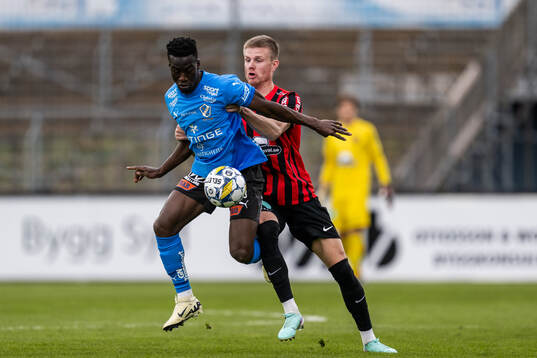 Halmstads Naeem Mohammed och Brommapojkarnas Eric Björkander