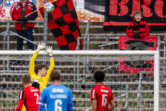 Brommapojkarnas målvakt Filip Sidklev