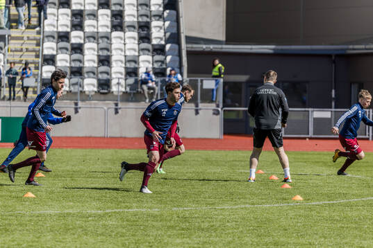 Gefles spelare värmer upp