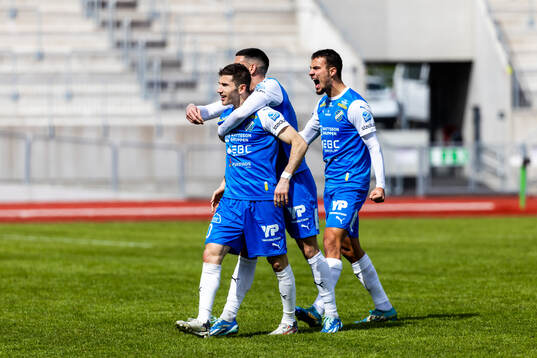 IK Oddevolds Liridon Kalludra har gjort 1-0 och jublar