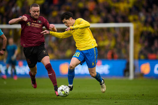  [DK=20240421: 3F Superliga på Brøndby Stadion - Brøndby IF vs. FC Midtjylland - Sverrir Ingi Ingason, FC Midtjylland og Yuito Suzuki (28), Brøndby IF]