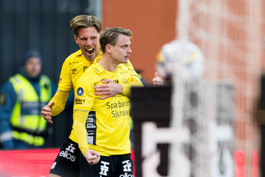 Elfsborgs Noah Söderberg och Simon Hedlund jublar